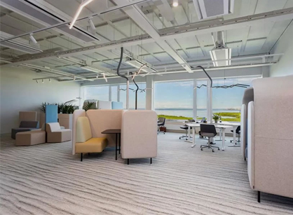 一個(gè)基于專(zhuān)注工作的現(xiàn)代辦公室裝修設(shè)計(jì)空間是怎樣的——Softrend軟體家具制造商